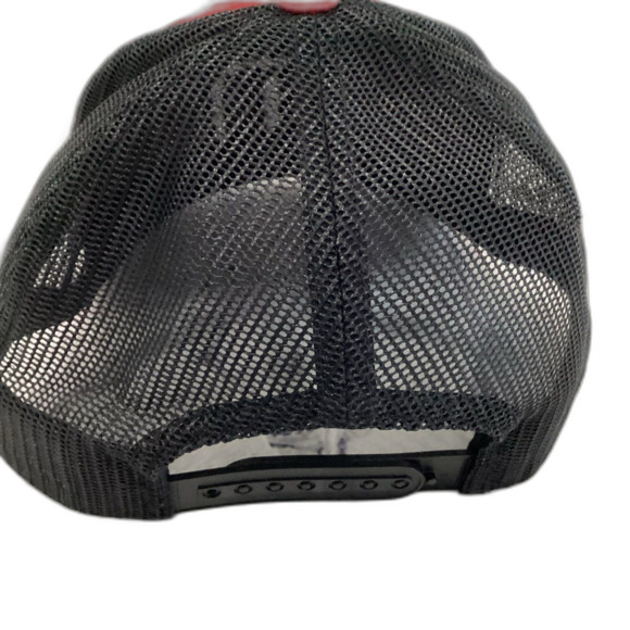 Travis Mathew Cap Hat Men’s Adjustable Snapback Black/Red/ Silver Truckers Cap - Picture 4 of 7